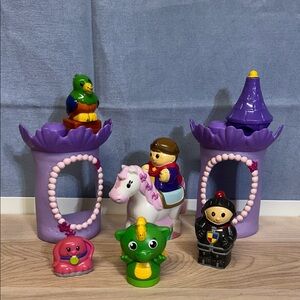 Lot of 9 pcs Mega Blocks castle style for kids